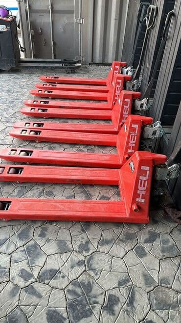 Ручные гидравлические тележки (рохли) HELI, красные. Особенности: -