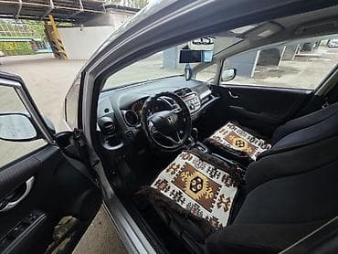 обмен на малолетражку: Honda Jazz: 2011 г., 1.3 л, Вариатор, Бензин, Хэтчбэк — 7