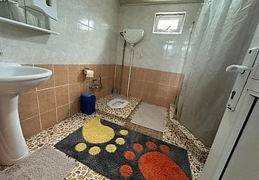 Дома: Продаётся уютный жилой дом в ж.м. Ак-БоСогО • Площадь дома: 150 м * — 3