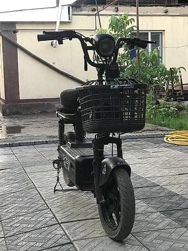 Электроскутер (городской мини-скутер) с педалями и корзиной -