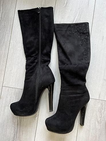 Сапоги: Обувь 38 размера. В хорошем соятоянии. По 300 сомов. Два за 500 — 4