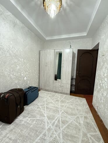 сдается квартира долгосрочные ош: 3 комнаты, 80 м², 106 серия улучшенная, 1 этаж — 4