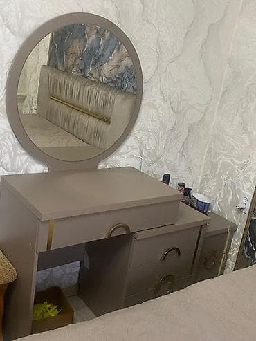 зал учун гарнитур: Спальный гарнитур, Б/у, Двуспальная кровать, Шкаф, Трюмо, цвет - Коричневый — 2