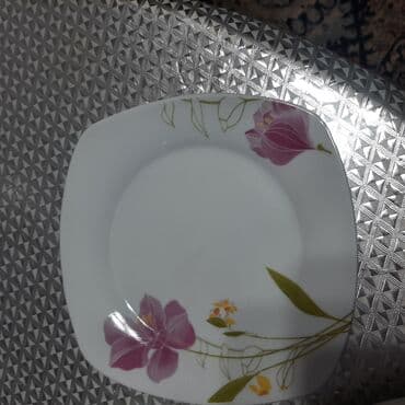 посуда кастрюли: Продаю сервис ра 8 персон. 3 вида тарелок. 8 кружек. Глубокая большая — 3