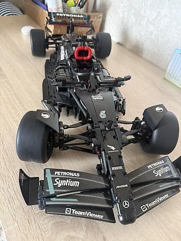 моторлор: Конструктор гоночного болида Formula 1 Mercedes-AMG Petronas (стиля — 1