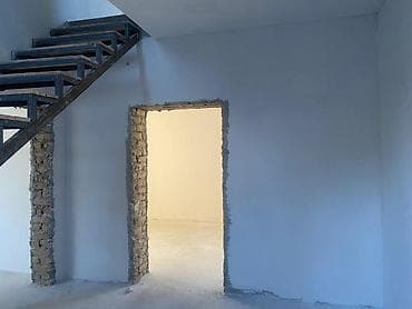 продаю дом карла маркса: Продаётся двухэтажный дом с мансардной крышей. Пошаговой доступности — 3