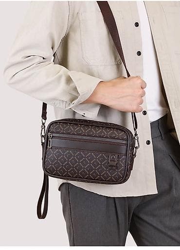 kipling monkey: Барсетка, Материал: Экокожа, Регулируемый ремень, Разделенные отделения, Съёмный ремень, Новый — 1
