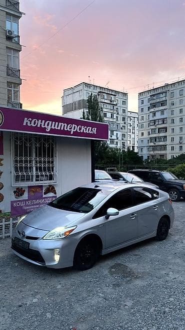 Toyota Prius: 2015 г., 1.8 л, Вариатор, Гибрид, Лифтбек at lalafo.kg Toyota Prius: 2015 г., 1.8 л, Вариатор, Гибрид, Лифтбек