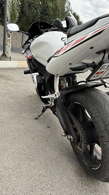 Мотоциклы: Спортбайк Yamaha YZF-R6 (600 кубов) (поколение 2006–2007) в фирменной — 6
