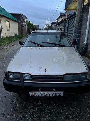 салон машины: Mazda 626: 1989 г., 2 л, Механика, Бензин, Седан — 4