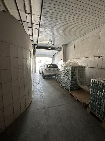 гараж склад: Рабочий Городок Сдается помещение Площпдь: 420м2 1-этаж и часть — 10