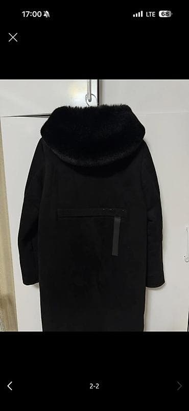 алая зима: Женское зимнее пальто/дублёнка черного цвета с объёмным меховым — 2