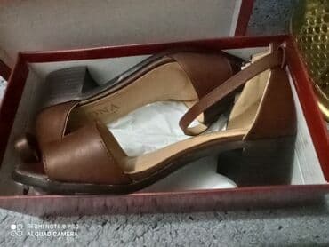 Новые, 36 размер, коричневые на застёжке. 1500 сом