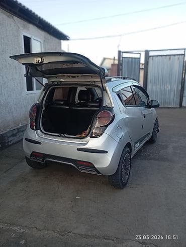 Chevrolet Spark: 2012 г., 1 л, Ручные, Бензин, Хэтчбэк — 4