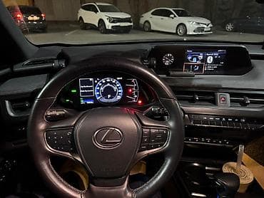 Lexus: Lexus : 2019 г., 2 л, Автомат, Гибрид, Хэтчбэк — 4