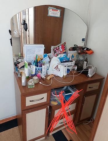 Туалетный столик, Б/у, С зеркалом, цвет - Коричневый, ЛДСП