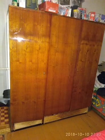 костюм для охоты: Шифоньер полированный, антиквариат, все на месте, есть все полочки — 1