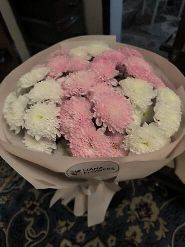 тумба цвет белый: Букет хризантем в нежной гамме - Хризантемы белого и нежно-розового — 1