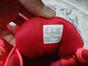 футбольный кроссовки: Красные кроссовки ASICS с высоким верхом, выполненные из комбинации — 2