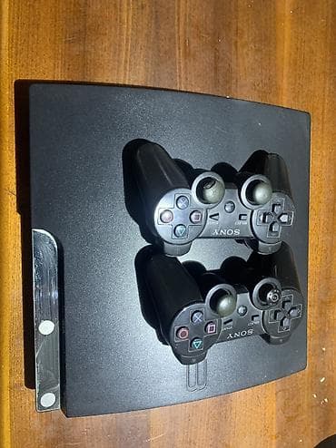 Sony PlayStation 3 Slim + два беспроводных геймпада DualShock 3 -