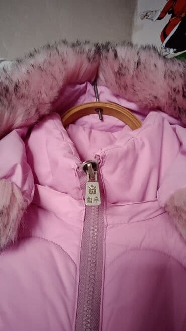 детская куртка на мальчика: Куртка зимняя теплая на девочку .Состояние хорошее. Капюшон — 5