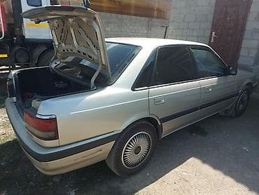 mazda 321: Mazda 626: 1991 г., 2 л, Автомат, Бензин, Седан — 3