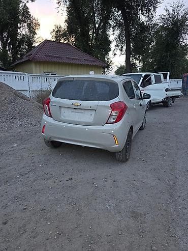 Транспорт: Chevrolet Spark: 2019 г., 1 л, Автомат, Бензин, Хэтчбэк — 4
