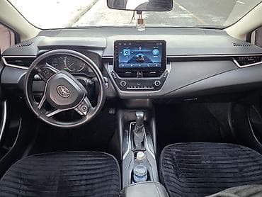 тает: Toyota Corolla: 2019 г., Гибрид — 6