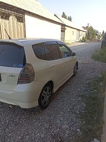 малолитражки автомат: Honda Fit: 2005 г., 1.5 л, Вариатор, Бензин, Хэтчбэк — 3