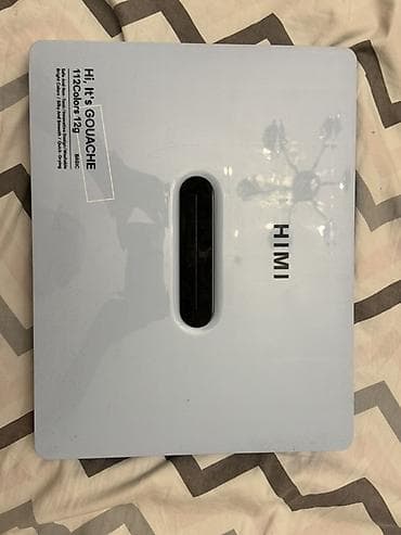 112 цветов, гуашь, пользовалась раза два. Брала за 8000. И спрей под — 2