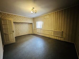 долгосрочная аренда дома: 700 м², 11 комнат, Забор, огорожен, Бассейн, Парковка — 7