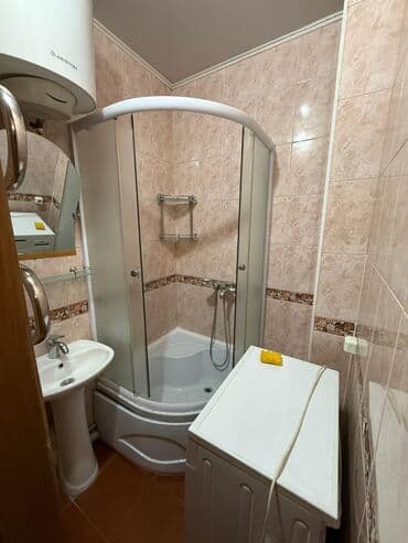 сдаю квартиру в чолпон ате: 2 комнаты, 56 м², Индивидуалка, 5 этаж, Косметический ремонт — 12