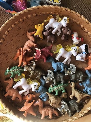 kinder: Продаю большой лот игрушек из Kinder Surprise, всего 106 штук. В — 2