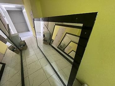 зеркало 30: Большое настенное зеркало в чёрной раме - Формат: прямоугольное — 1