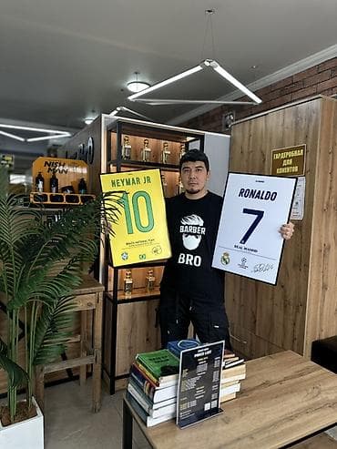 брендирование пакетов: Постеры в рамах с футбольной символикой - Оба постера в тонких черных — 3