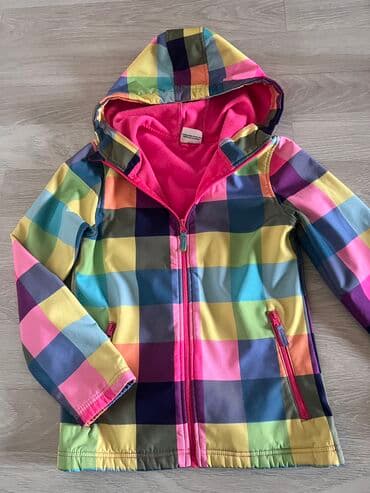 Осенне-весенняя курточка на 10 лет 
(в отличном состоянии