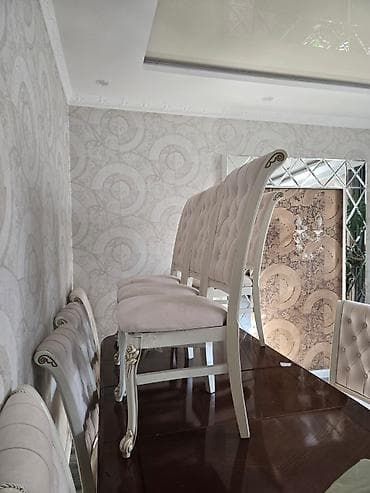 Офисная мебель: Большой гостиный стол из дерева и стулья белого королевского цвета с — 2