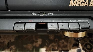 Другая аудиотехника: SONY CFS - 715S, работает только радио и аукс, кассета нужна — 7