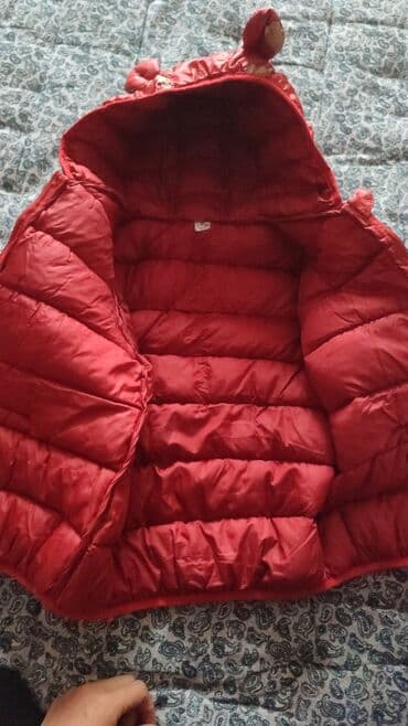 кожаная куртка детская: 1.Детская куртка, яркая, удобная, легкая. на 5-7 лет 2.вторая куртка — 2