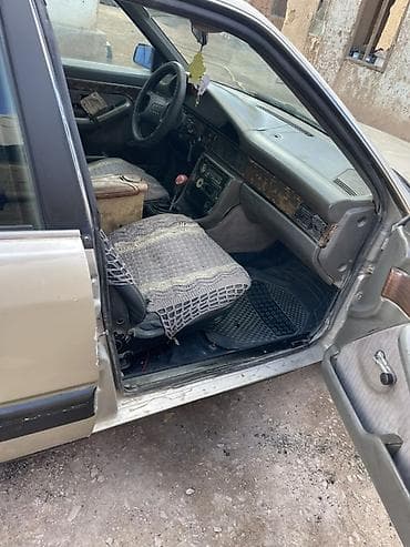 продаю авто ауди: Audi 100: 1987 г., 1.8 л, Механика, Бензин, Седан — 7