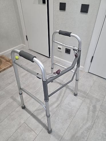 Ходунок б/у для взрослых, складной, без колес. - Материал