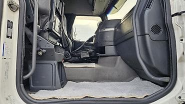 для такси авто: Тягач, Volvo, 2013 г., Тентованный — 3