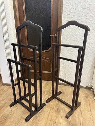 Двойка 2500 Тройка 3500 Напольные вешалки для одежды из сосны дерева at lalafo.kg Двойка 2500 Тройка 3500 Напольные вешалки для одежды из сосны дерева