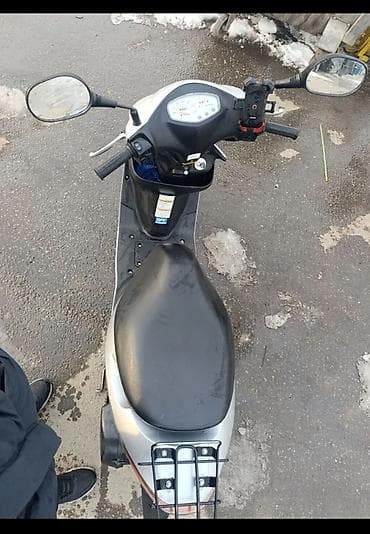 Кумурска мотороллер: Кичи мопед Suzuki, 50 куб. см, Бензин, Колдонулган — 3