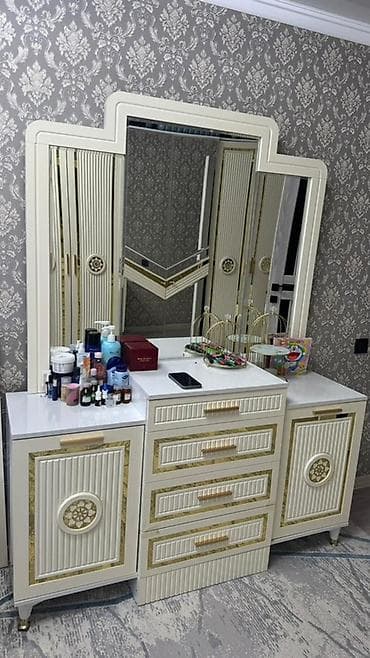 эрмитаж картины: Спальный гарнитур, Б/у, Двуспальная кровать, Шкаф, Комод, Самовывоз — 3