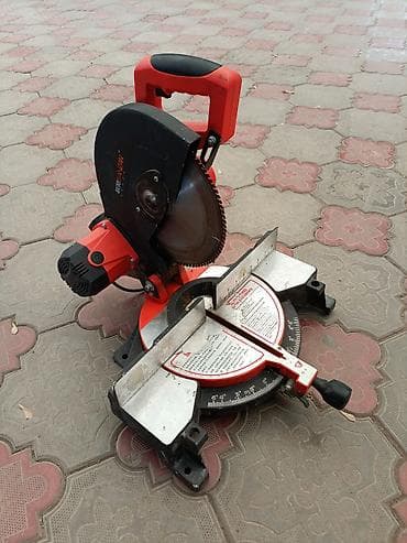 Пилы: Торцовочная пила (усовочная) с маятниковым механизмом и поворотным — 1