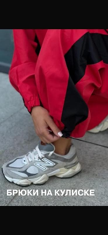 скупка одежд: Женский спортивный костюм в стиле athleisure - Комплект: укороченная — 3