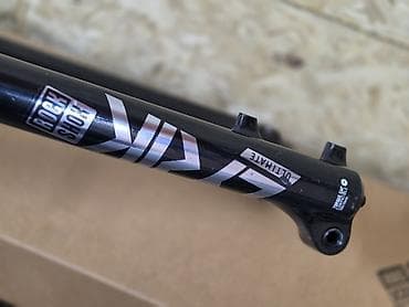 Велозапчасти: Вилка RockShox Lyrik Ultimate (DebonAir, Charger) - Диаметр колес — 6