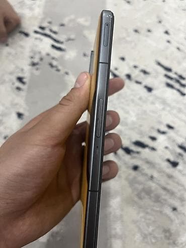 голы три: Poco F4 GT, цвет - Желтый — 3