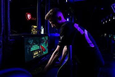 it: Требуется сотрудник оператор-кассир в компьютерный клуб район Ж/М — 1
